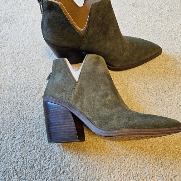 VINCE CAMUTO Gigietta Suede Bootie in Dark Green Suede 7.5 (New without Box) - Picture 8 of 12